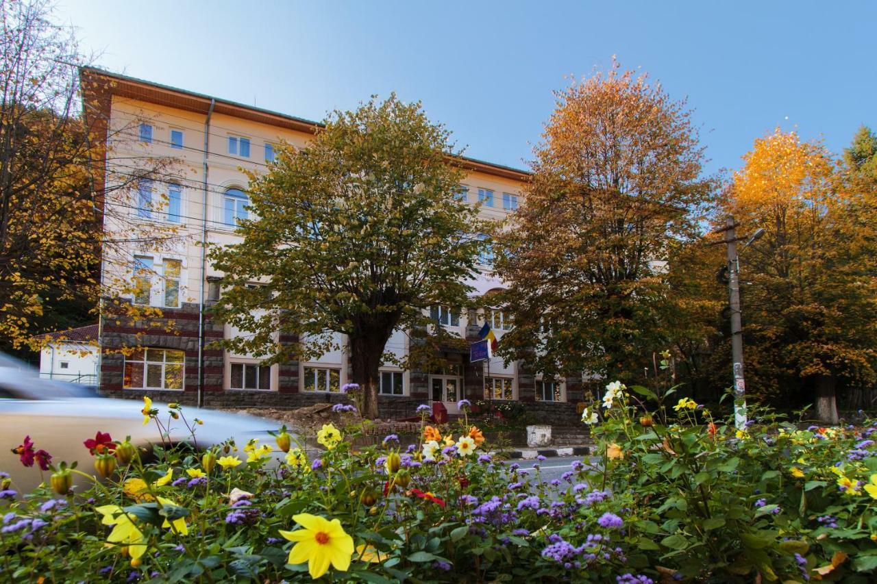 Hotel Teilor Caciulata Exterior foto